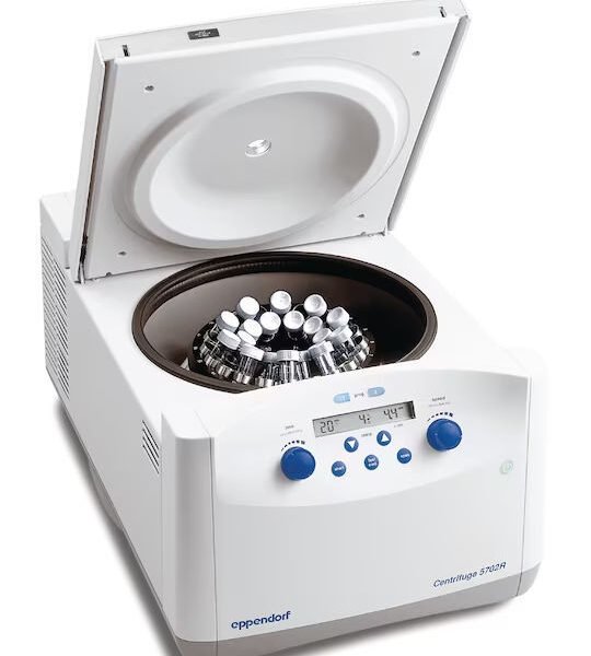 Centrífuga Refrigerada 5702R con rotor oscilante A-4-38 y adaptadores de 13/16 mm incluidos